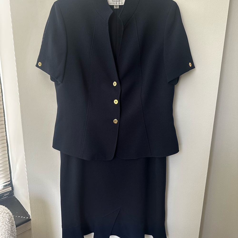 Tahari Arthur S. Levine Navy Women’s skirt suit. Never worn.